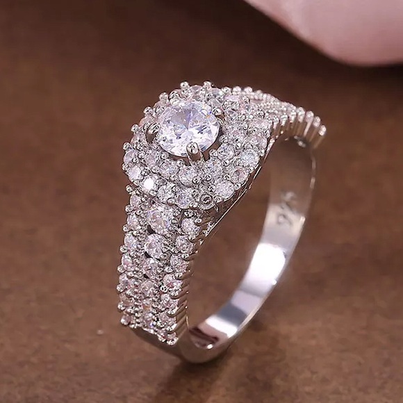 💙Luxury Sterling Silver Ring - Picture 2 of 4